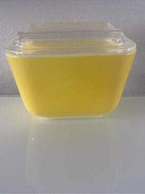 Vintage Pyrex Small Refrigerator Dish